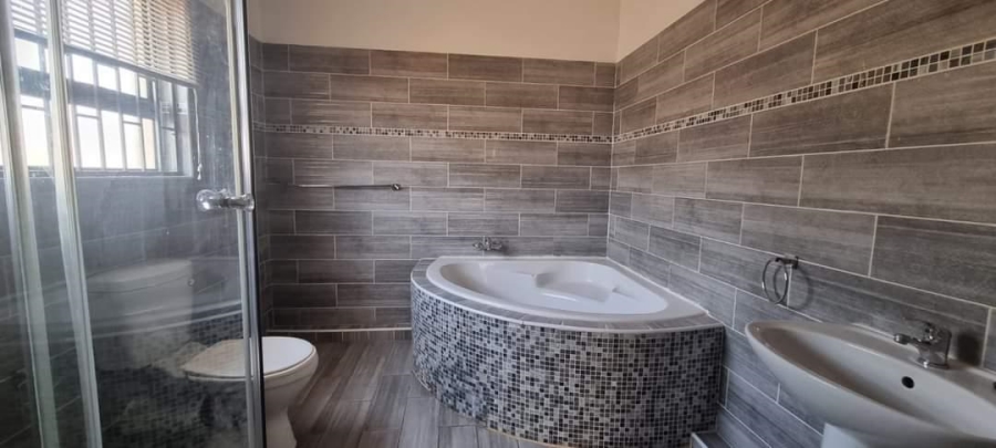 3 Bedroom Property for Sale in Kimdustria Northern Cape